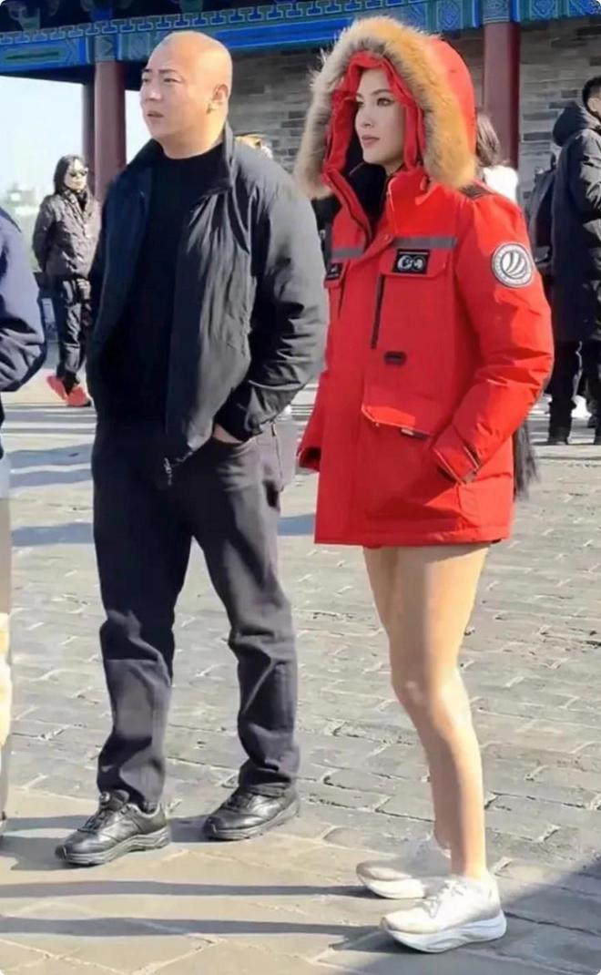美不美先看腿谷爱凌穿羽绒服也遮不住妥妥的人间“腿精”(图5)