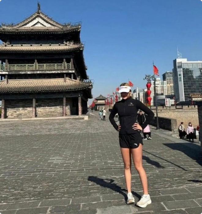 美不美先看腿谷爱凌穿羽绒服也遮不住妥妥的人间“腿精”(图8)