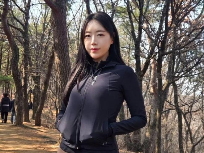 户外运动新趋势：运动服搭配健身裤引领时尚潮流(图1)