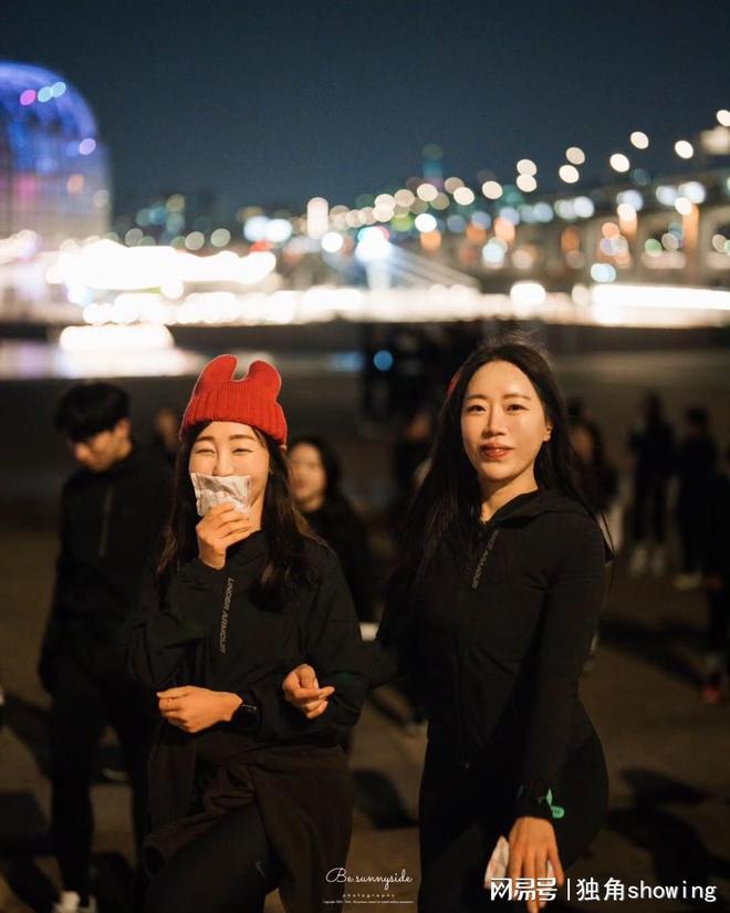 户外运动新趋势：运动服搭配健身裤引领时尚潮流(图6)