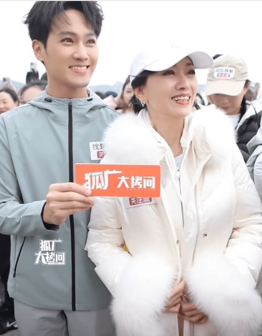 赵雅芝携儿子跑马拉松71岁穿运动卫衣线岁儿子同框似姐弟(图4)