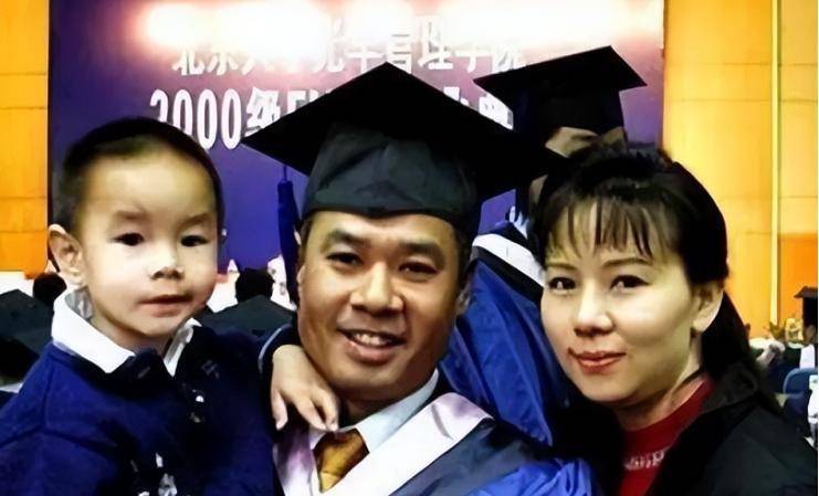 62岁李宁近况：一年赚取30亿63岁妻子优雅儿女齐全生活幸福(图17)