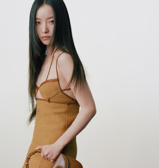倪妮瑞士被偶遇穿运动装减龄似少女“冷白皮”在人群中美得发光(图4)