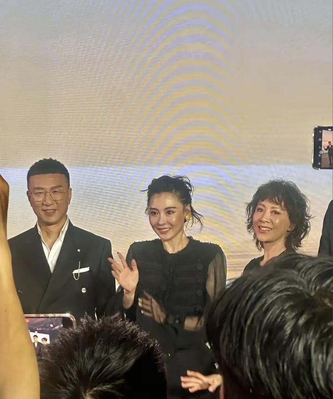 张柏芝参加完汽车品牌活动后下班换运动服披头发个子比较矮(图3)