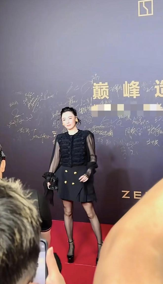 张柏芝参加完汽车品牌活动后下班换运动服披头发个子比较矮(图5)