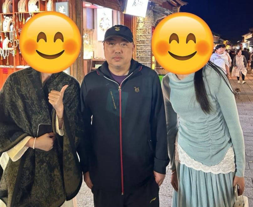 心酸刘国梁辞职后首次亮相面容憔悴身穿运动服引发热议(图1)