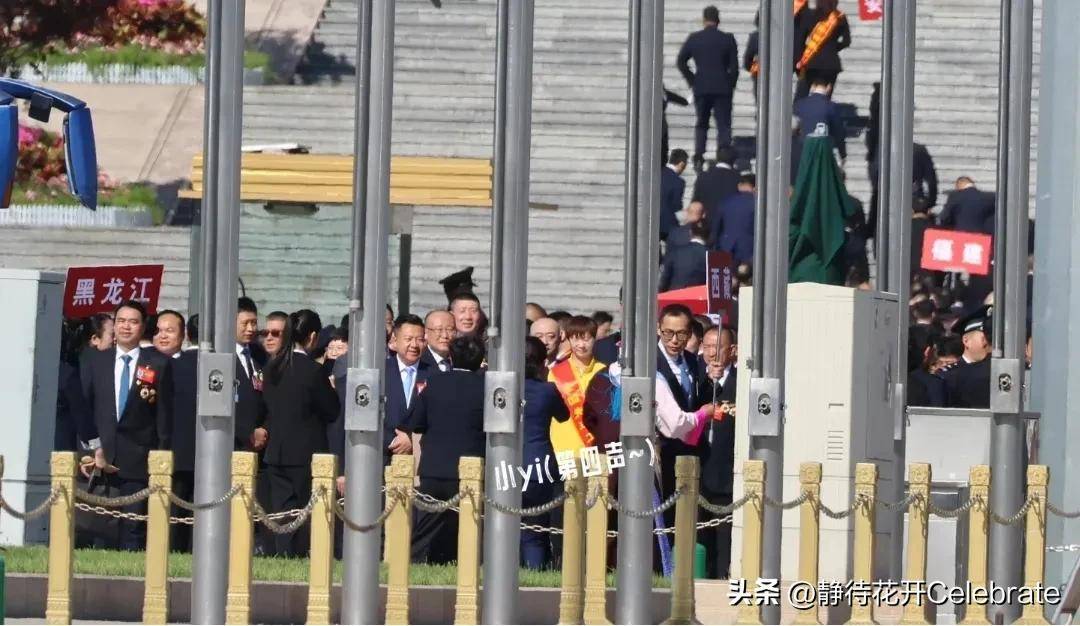 4月28日王曼昱樊振东出席表彰大会孙颖莎喜提新代言(图2)